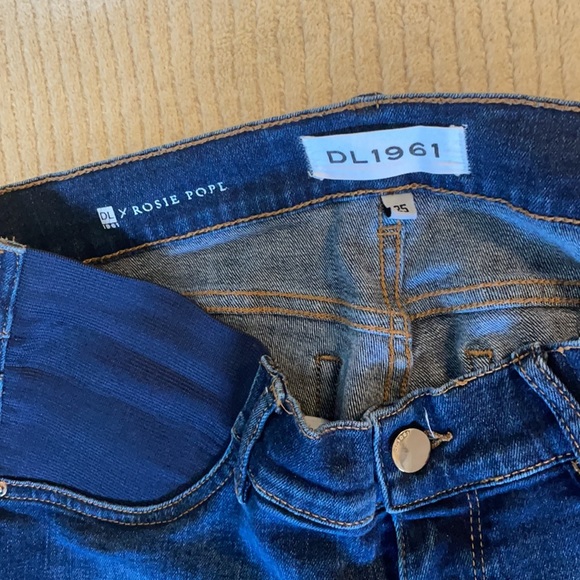 DL1961 Rosie Maternity Jean, size 25 - Picture 2 of 3